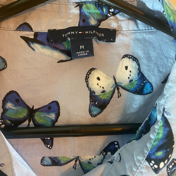 Tommy Hilfiger women's long sleeve butterfly button up shirt- size M (medium) - Picture 4 of 8